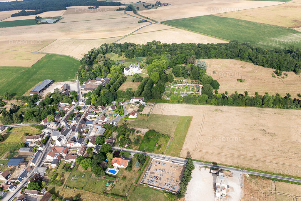 Luftbild: Ortsansicht in Saint-Cyr-du-Gault im Bundesland Loir-et-Cher in Frankreich. Foto: IMG_101194.jpg vom 24.06.2017 durch Werner Riehm/FLY-FOTO.de