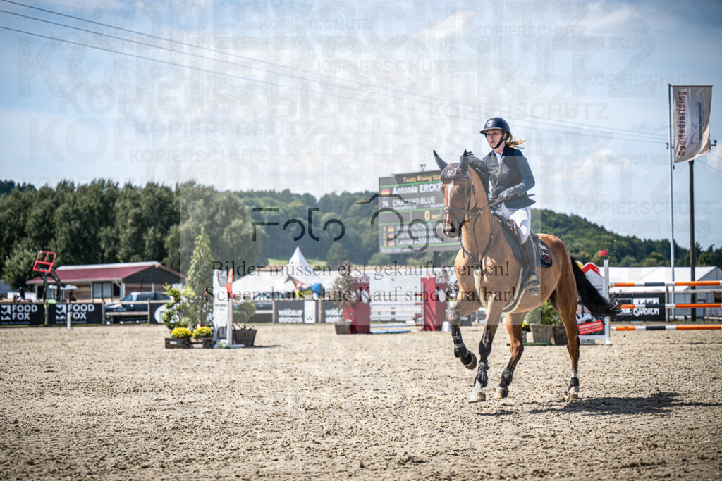DOS_5881 | Entdecke hochwertige Reitturnierfotos von Foto Oger. Professionell, emotional und authentisch – jetzt Lieblingsmomente im Shop bestellen.Deutschlandweite Turnierfotografie. - Realisiert mit Pictrs.com