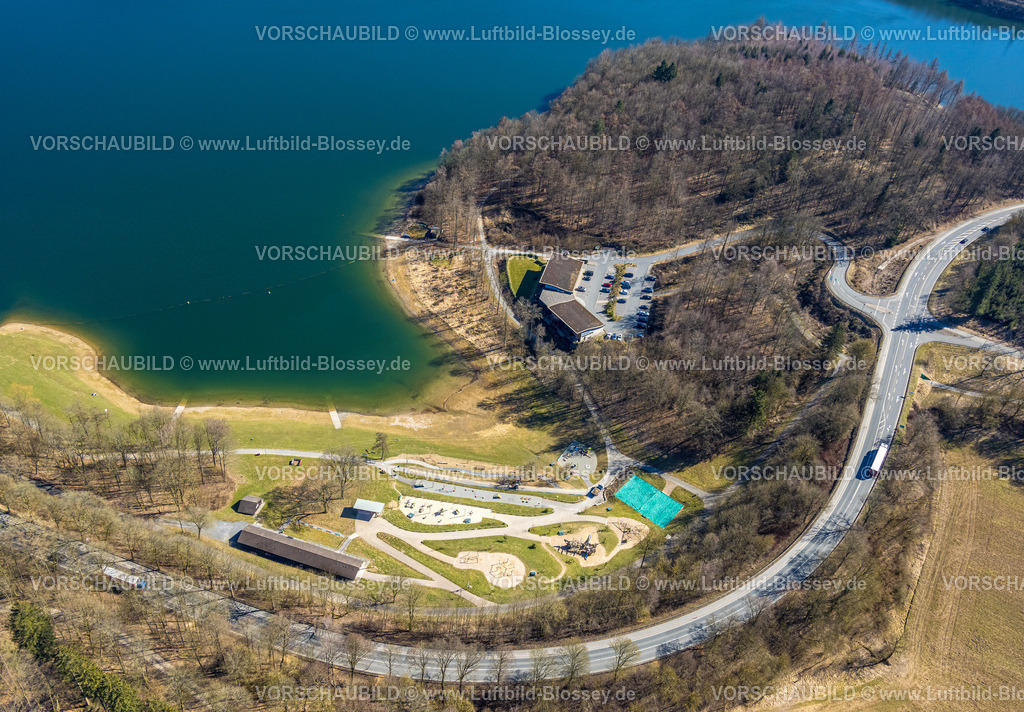Meschede250304815 | Luftbild, Erlebnisspielplatz Piraten Bucht am Hennesee, Kiosk und Imbiss  Meating am See, Berghausen, Meschede, Sauerland, Nordrhein-Westfalen, Deutschland