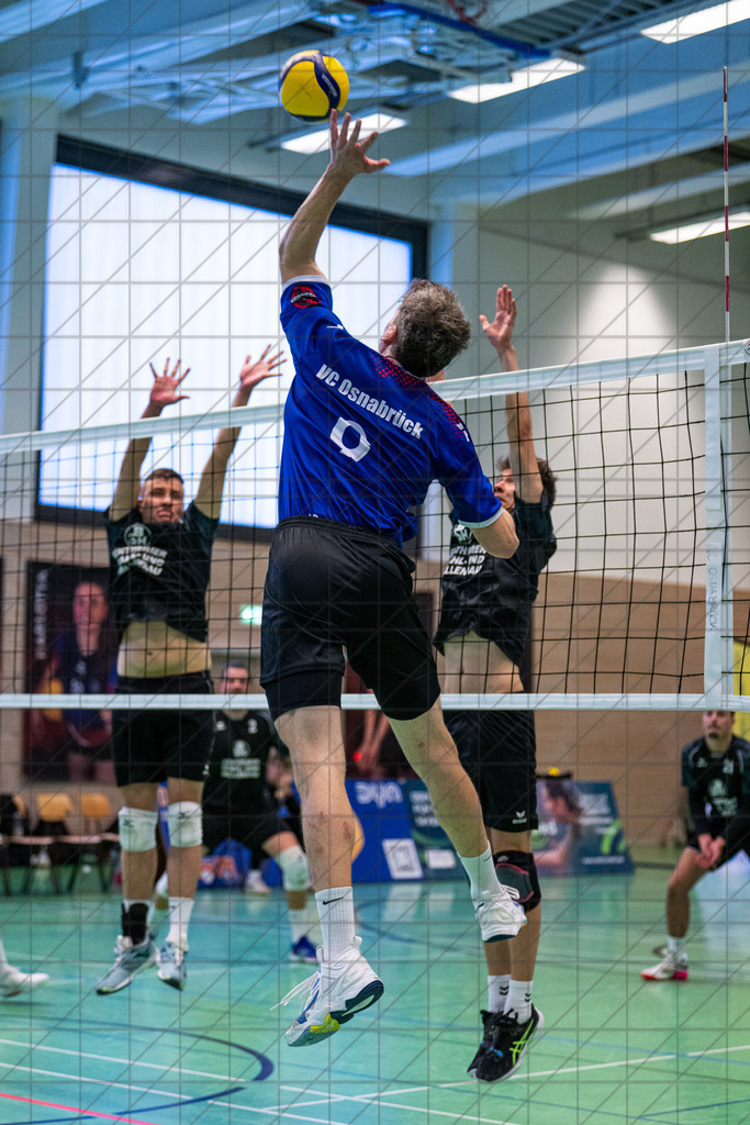 Oberliga 1 Männer 25/26 | VC Osnabrück I vs. FC Schüttorf II | 13.12.25: Oberliga 1 Männer 25/26 | VC Osnabrück I vs. FC Schüttorf II / Osnabrück / Deutschland  //   CREDIT:www.bullenfotos.de, Martin König, Hörner Weg 40, D-49078 Osnabrück, +4917663732967 // Nutzung und Weitergabe nur zu den vereinbarten Zwecken. Presseanfragen an Ersteller. Alle Rechte beim Ersteller. Honorierung nach MFM. - Realisiert mit Pictrs.com