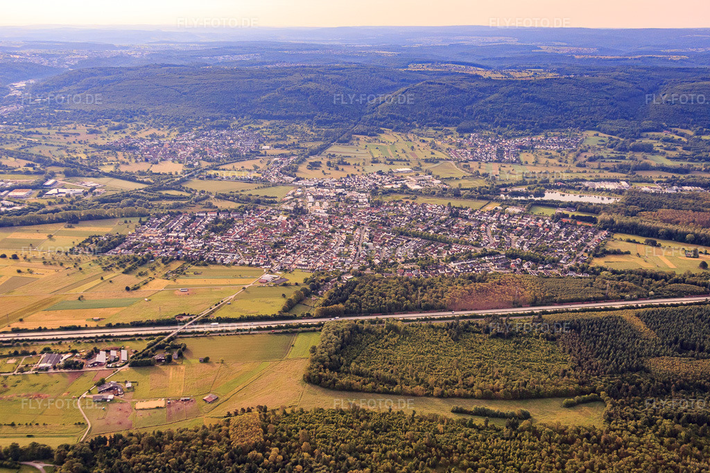 Luftbild: Ortsansicht von Westen im Ortsteil Bruchhausen in Ettlingen im Bundesland Baden-Württemberg in Deutschland. Foto: IMG_079697.jpg vom 31.05.2015 durch Werner Riehm/FLY-FOTO.de