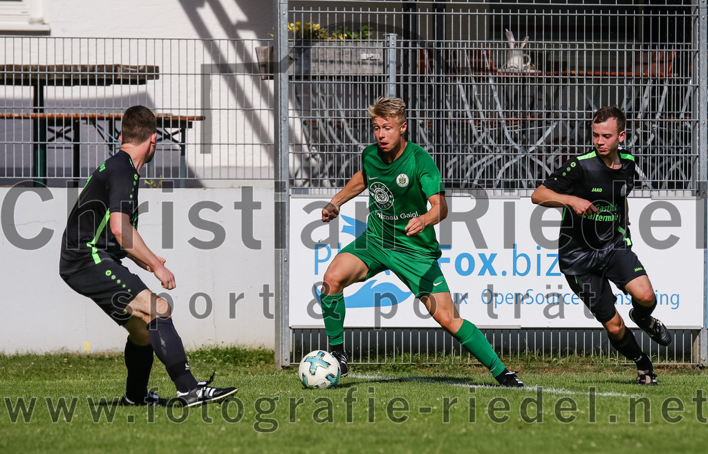 2023-07-09_077_FC_Forstern_gegen_SpVgg_Neuching | Forstern, Deutschland, 09.07.2023:
Fußball, Kreisklasse 2023 / 2024, Testspiel, FC Forstern gegen SpVgg Neuching, Endergebnis: 2:4

Manuel Fellermair (SpVgg Neuching, #9), Niklas Kasper (FC Forstern, #7), Rene Wagner (SpVgg Neuching, #11)

Foto: Christian Riedel / fotografie-riedel.net
