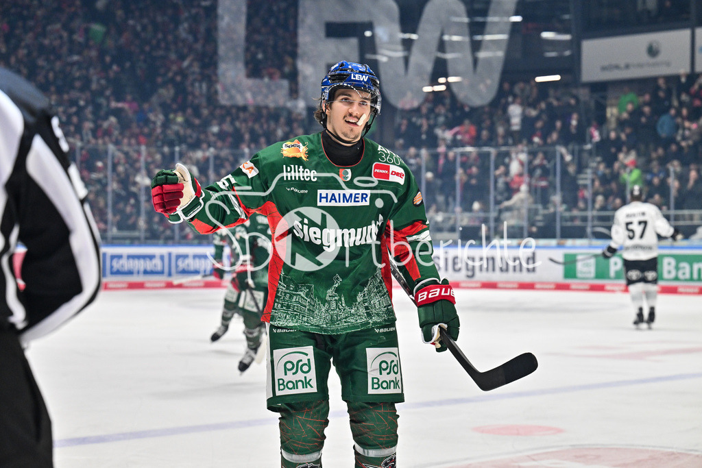 Augsburger Panther - Kölner Haie | AUGSBURG, GERMANY - 11. JANUARY: Jubel der Hausherren nach dem Treffer zum 1-0 durch Christian HANKE (Augsburger Panther 25) / Tor / Torschuetze / Freude / Happy während dem Match zwischen den Augsburger Panthern und den Kölner Haien am 39. Spieltag der penny DEL im Curt Frenzel Stadion