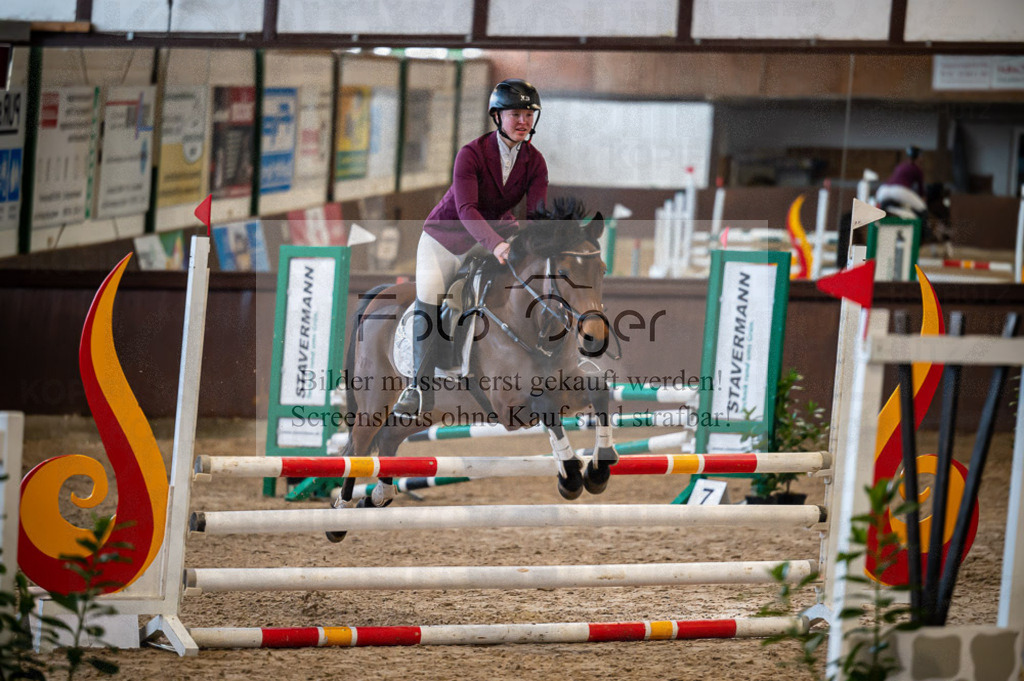 Hallenreittunier Voxtrup 2023 | Entdecke hochwertige Reitturnierfotos von Foto Oger. Professionell, emotional und authentisch – jetzt Lieblingsmomente im Shop bestellen.Deutschlandweite Turnierfotografie. - Realisiert mit Pictrs.com