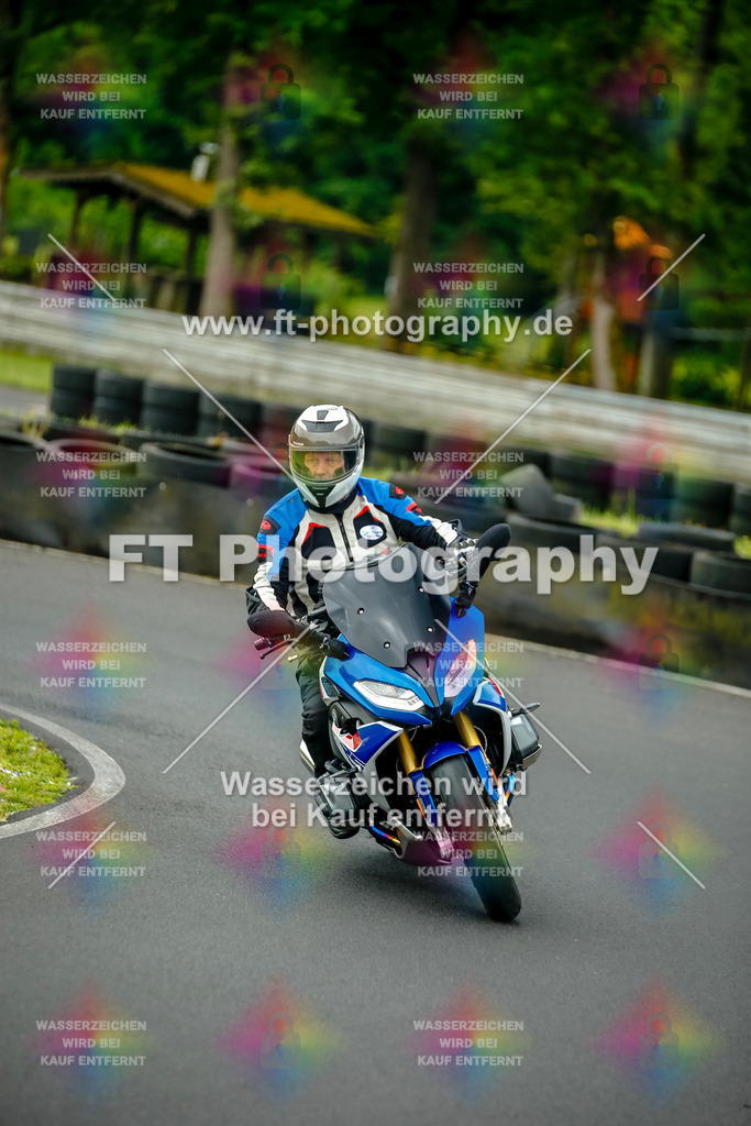 VBK-4130 | Hier findet Ihr Bilder von Touristenfahrten auf der Nürburgring Nordschleife oder von anderen Veranstaltungen die ich besucht habe. Viel Spass beim Durch Schauen 