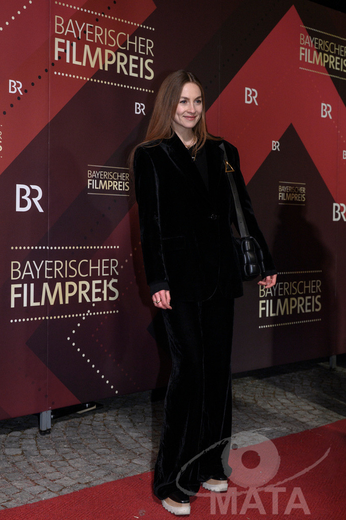 _DWI4980 | Teresa Klamert bei der Verleihung des 47. Bayerischen Filmpreises 2026  im Prinzregententheater. München, Deutschland. Der Bayerische Filmpreis wird seit 1979 von der Bayerischen Staatsregierung verliehen, um die Bedeutung des Kinofilms als Kulturgut herauszustellen - Realisiert mit Pictrs.com