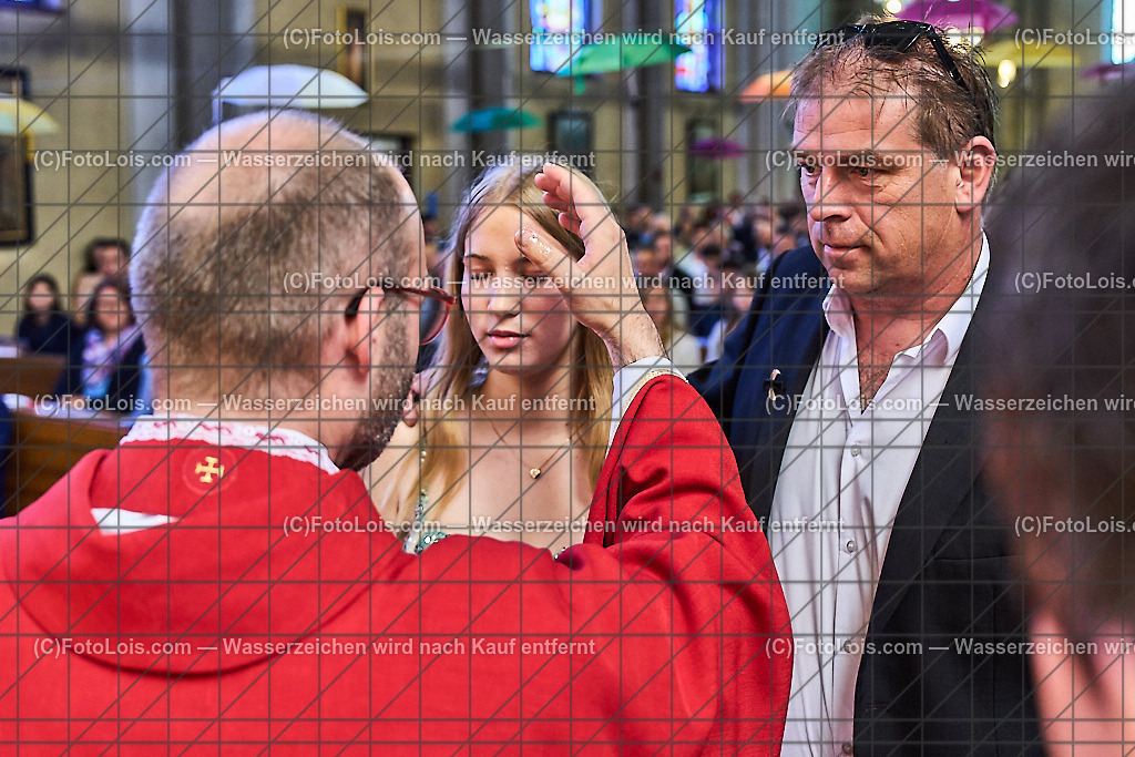 ALP0910_PfarrFirmung Wieselburg_Firmvorgang | (C)FotoLois.com, Alois Spandl, Firmung in der Pfarrkirche Wieselburg mit Generalvikar Dr. Christoph Weiss, Dechant Pfarrer Daniel Kostrzycki und Monignore Franz Dammerer, Sa 15. Juni 2024.