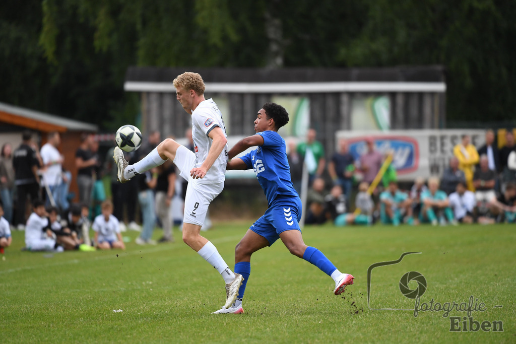 Sport-Duwe Cup | Sport-Duwe Cup Oldenburg; SSV Jeddenloh (weiß)-VFB Oldenburg (blau) am 05.07.2025 in Oldenburg (Sportanlage TuS Eversten), Photo: Philip Eiben 2025 - Realisiert mit Pictrs.com
