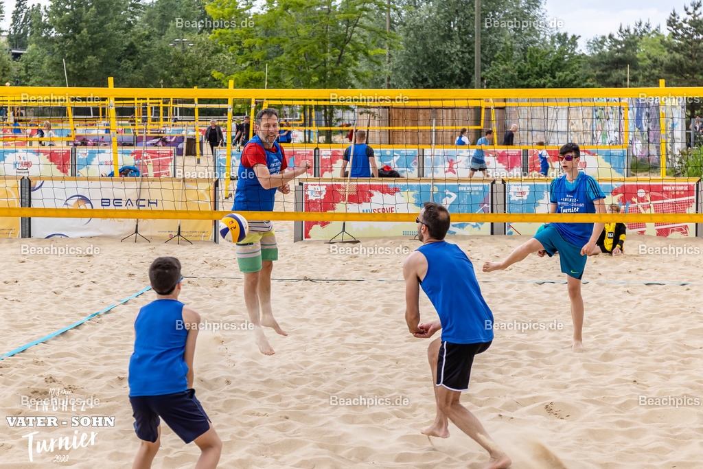 2022-00063032-Vater-Sohn-Turnier-Turnierbilder-2 | 26.05.2022; Berlin Foto: Gerold Rebsch - www.beachpics.de