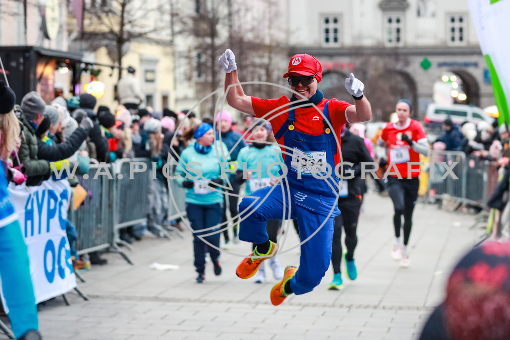 SILVESTERLAUF LINZ 25 | Linz, AUSTRIA, 31. Dezember 25, TRIRUN SILVESTERLAUF LINZ 25 , Image shows: 
Photo: WAPICS / BINDER Manuel