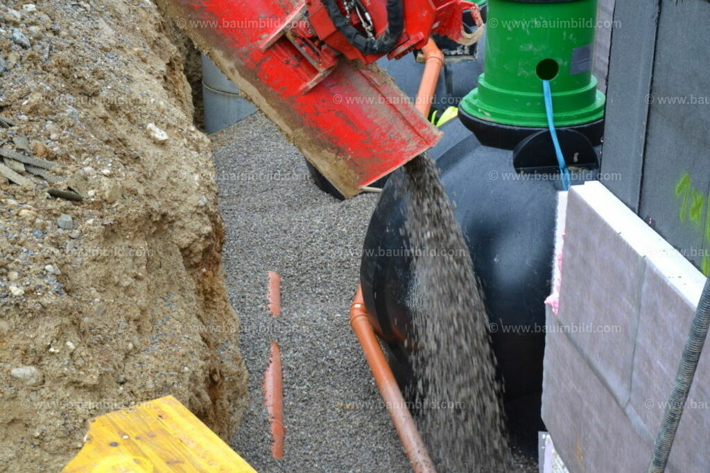 bib-lg03-abwasserkanal-0085 | Nach LV-Leistungsgruppen sortierte Detailfotos über den Bau eines Hauses. Alle Hausbau-Bilder direkt vom Urheber und Autor der Website Haus-Selber-Bauen.com
