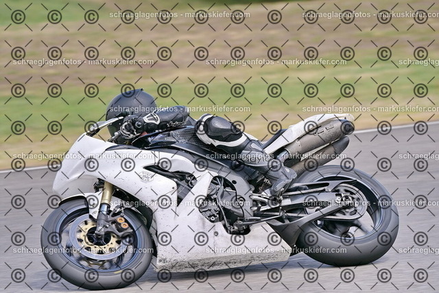 26bt05-1870 | markuskiefer.com - Realisiert mit Pictrs.com