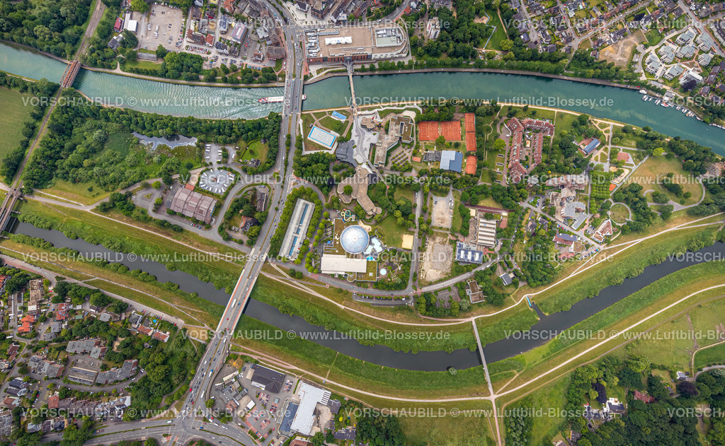Dorsten220603299 | Luftbild, Senkrechtaufnahme, Freizeitbad Atlantis, Gymnasium Petrinum, VHS mit Stadtbibliothek zwischen Fluss Lippe mit Lippeaue und Wesel-Datteln-Kanal, Dorsten, Ruhrgebiet, Nordrhein-Westfalen, Deutschland