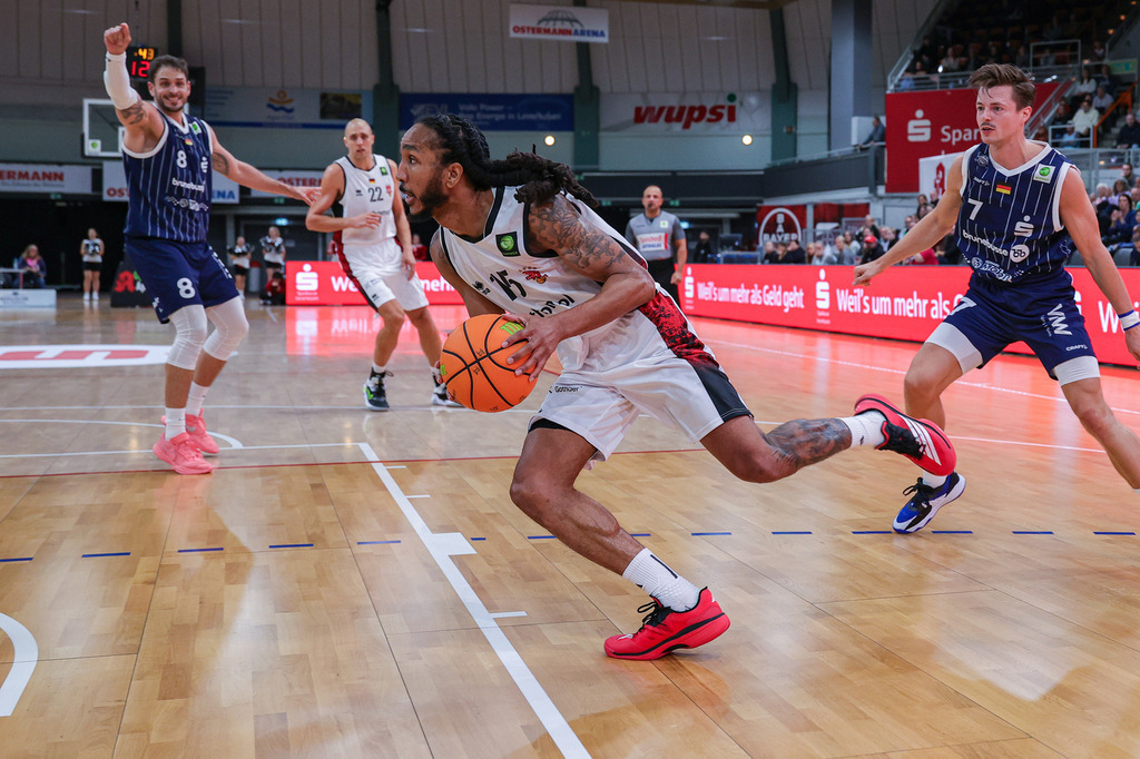 BAYER GIANTS vs VfL Sparkassenstars Bochum-102 | Fotos von Basketballspielen aus dem Raum NRW fotografiert von Gero Mueller-Laschet und Daniel Schaefer - Realisiert mit Pictrs.com