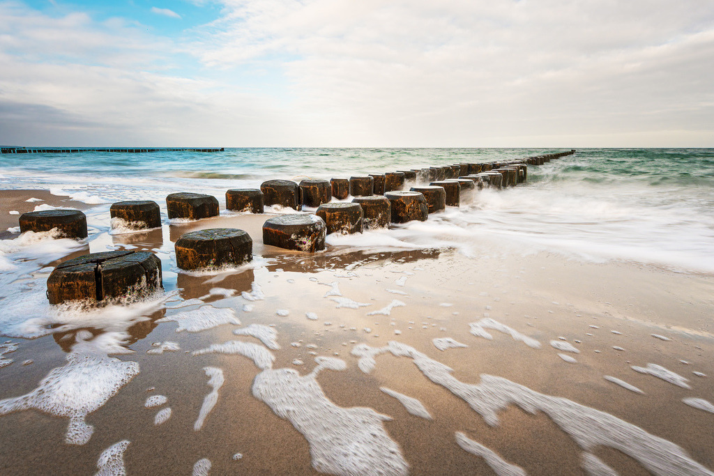Buhnen an der Ostseeküste auf dem Fischland-Darß an einem stürmischen Tag | Buhnen an der Ostseeküste auf dem Fischland-Darß an einem stürmischen Tag.