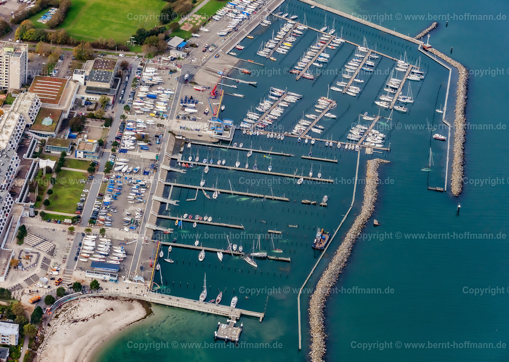 PLB_6321_42x30_Schilksee | LUFTBILD. Kiel - Schilksee Olympiahafen. __ Havarierte Yachten im Südhafen und Nordhafen. Überblick. - Realisiert mit Pictrs.com