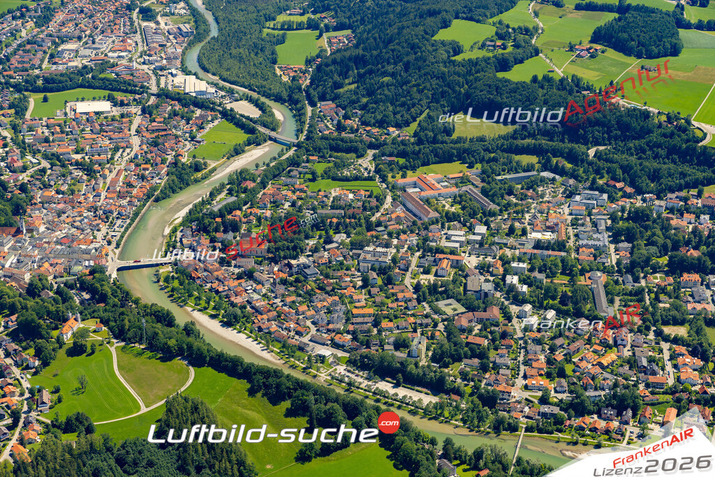 Das Luftbild der Stadt Bad Tölz wurde 2022 vom Flugzeug heraus erstellt (keine Drohnen-Aufnahmen) Aufnahmehöhe ca.450 Meter- hohe Bildauflösung und Druck-Qualität. Garantiert!