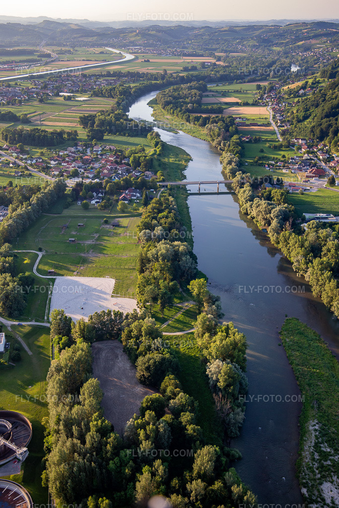 Aerial view: The Drava River from the south in the district Zgornji Duplek in Maribor in the state Slovenia, Slovenia.Photo: IMG_137376.jpg taken on 07/08/2023 by Werner Riehm/FLY-FOTO.comResolution of the original: 3648 x 5472 px