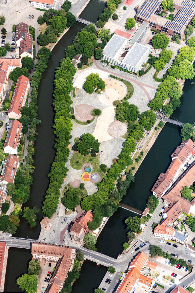 dr__0056903.jpg | NüRNBERG 13.07.2020 Insel Schütt am Ufer des Flußverlaufes der Pegnitz in Nürnberg im Bundesland Bayern, Deutschland. // Island schuett on the banks of the river course of Pegnitz in Nuremberg in the state Bavaria, Germany. Foto: Daniel Reiter