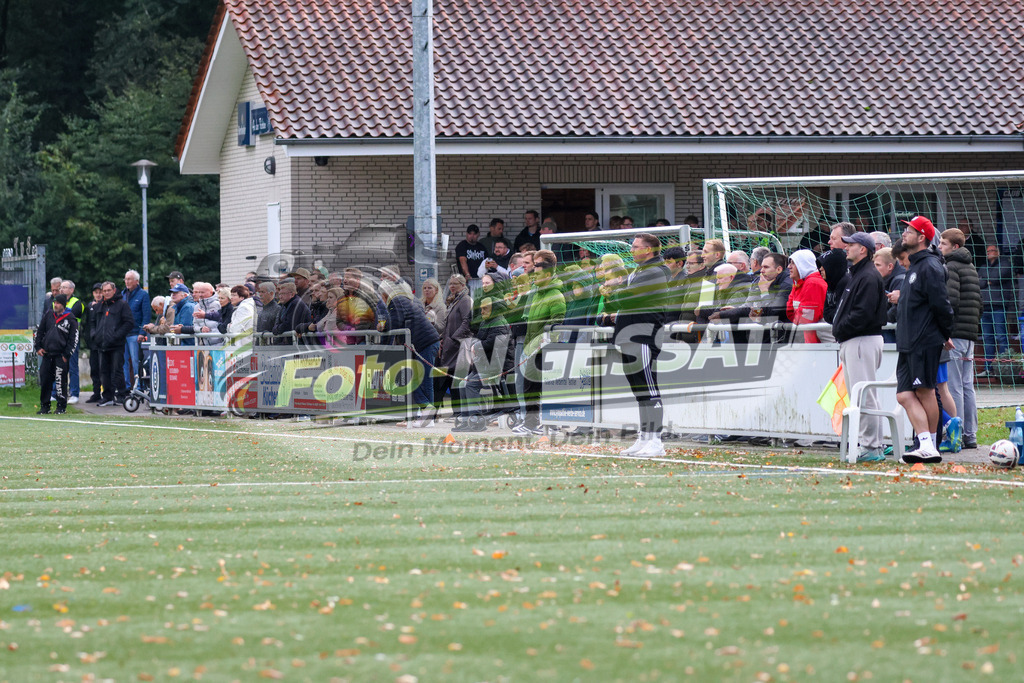 TuS Bruchmühlen - Bünder SV | Auf dem Bild zu sehen: Gut BesuchtTuS Bruchmühlen, Bünder SV, Saison 26/27, Kreisliga A, Bruchmühlen, Deutschland - Realisiert mit Pictrs.com