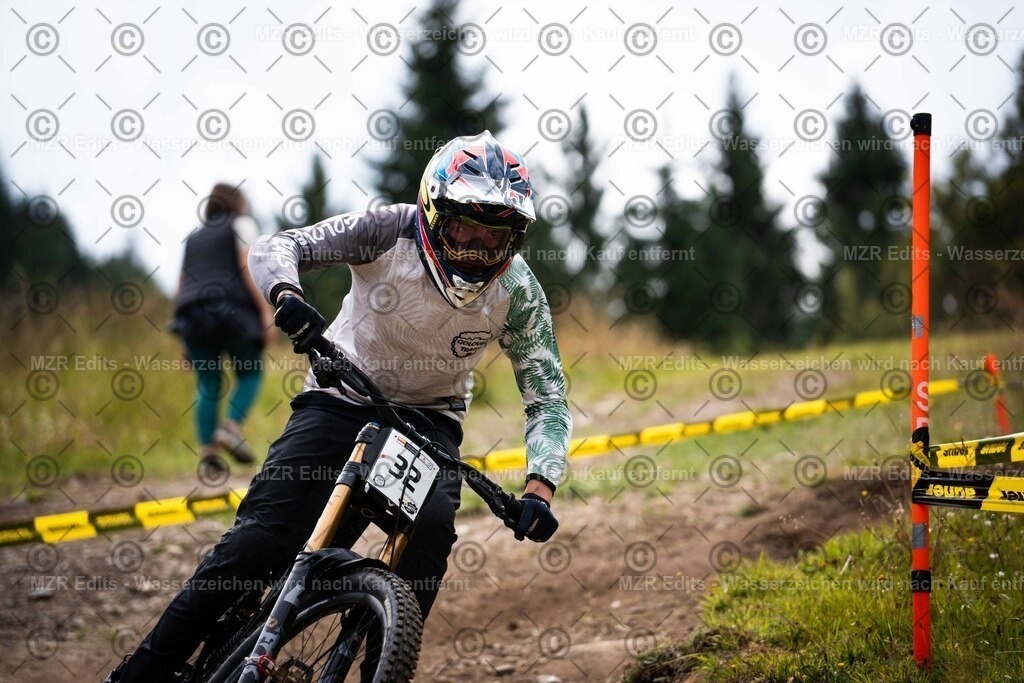 x-270 | mzredits - Realisiert mit Pictrs.com