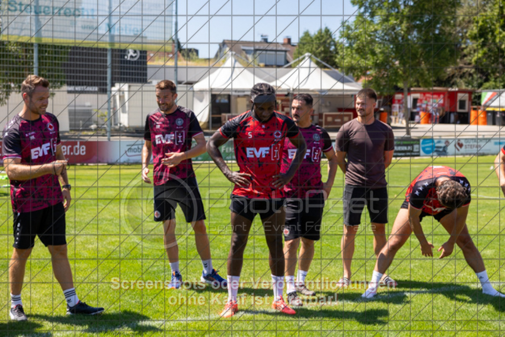 20250629_124203_2307 | #,1.Göppinger SV, Fussball, Oberliga BW - Trainingsauftakt, Saison 2025/2026, Rasensportplatz Stadion SV Göppingen, Hohenstaufenstr. 116, 73033 Göppingen, 29.06.2025 - 10:30 Uhr,Foto: PhotoPeet-Sportfotografie/Peter Harich