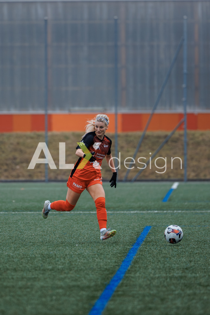 Fußball I Frauen I Saison 2025-2026 I Freundschaftsspiel I FC Aarau Frauen - SC Freiburg U20 I 24.01.2026 | 6 Bergrós Ásgeirsdóttir (FC Aarau) – Mittelfeld - Realisiert mit Pictrs.com