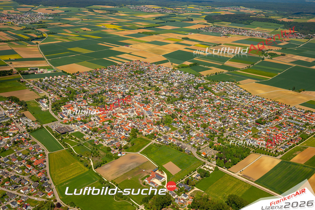 Luftaufnahme der Stadt Gaimersheim - Die Luftaufnahme wurde 2025 vom UL-Flugzeug heraus erstellt ( keine Drohne ) - Hochauflösende Luftaufnahme - für professionelle Ausdrucke geeignet. Die Geschenkidee !Mit Lizenz und Bildrechte bestellbar