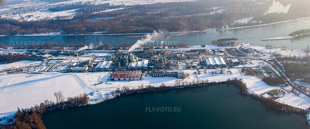Vue aérienne: L'industrie chimique sur le Rhin à Lauterbourg dans le département Bas Rhin, France.Photo: IMG_36582-Bearbeitet.jpg prise le 05/01/2011 par Werner Riehm/FLY-FOTO.euRésolution de l'original: 6856 x 2864 px