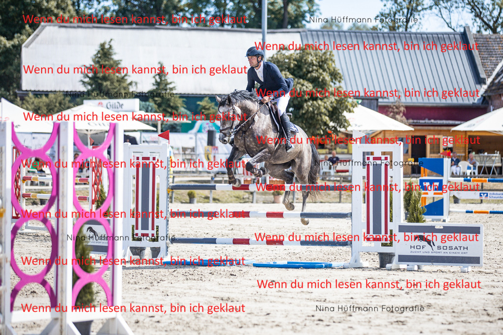 BK1A6517 | Turnierbilder Turnierfotos Nina Hüffmann Turnierfotografie Pferdefotografie Tierzeichnung Haustierzeichnung Pferdezeichnung Hundezeichnung Videograf  - Realisiert mit Pictrs.com
