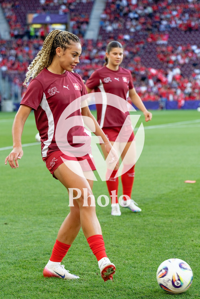 Finland v Switzerland: UEFA Women's EURO 2025 Group A | GENEVA, SWITZERLAND - JULY 10: Alayah Pilgrim of Switzerland during warm-up before the UEFA Women's EURO 2025 Group A match between Finland and Switzerland at Stade de Geneve on July 10, 2025 in Geneva, Switzerland. (Photo by Giuseppe Velletri/Sports Press Photo/Getty Images)