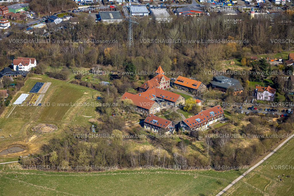 Witten250300944 | Luftbild, Christopherus-Haus e.V. - Wohn- und Lebensgemeinschaft Witten Christopherus-Hof, Addeckplanen im Kräutergarten und Gartenarbeiten, Annen, Witten, Ruhrgebiet, Nordrhein-Westfalen, Deutschland