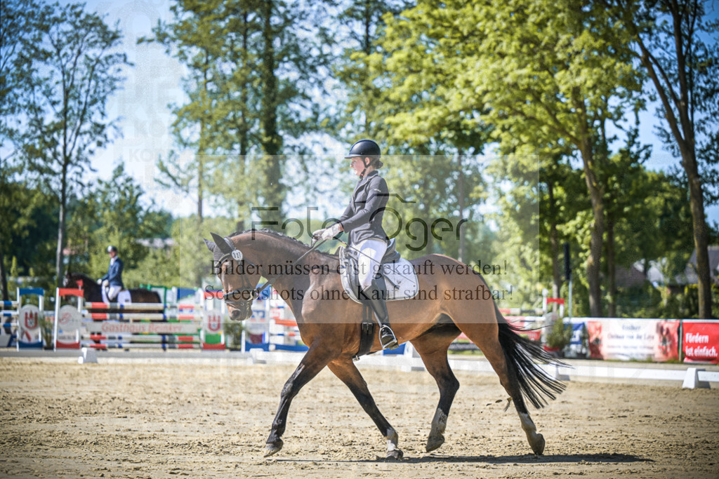 DOS_1023 | Entdecke hochwertige Reitturnierfotos von Foto Oger. Professionell, emotional und authentisch – jetzt Lieblingsmomente im Shop bestellen.Deutschlandweite Turnierfotografie. - Realisiert mit Pictrs.com