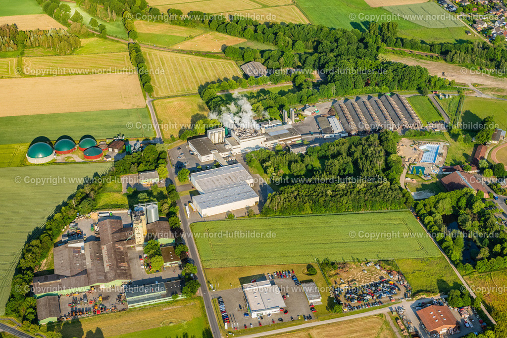Wittingen_Emsland_Food_Gmbh_ELS_3483050623 | WITTINGEN 05.06.2023 Gebäude und Produktionshallen auf dem Lebensmittelhersteller- Werksgelände Emsland Wittingen an der Spörkenstraße in Wittingen im Bundesland Niedersachsen, Deutschland. // Buildings and production halls on the food manufacturer's premises Emsland Wittingen on street Spoerkenstrasse in Wittingen in the state Lower Saxony, Germany. Foto: Martin Elsen