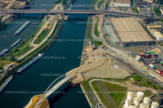 Duisburg240500687 | Luftbild, Hafengebiet und Fluss Ruhr mit Karl-Lehr-Brücke, Binnenschifffahrt und Lastschiffe, Ruhrort, Duisburg, Ruhrgebiet, Nordrhein-Westfalen, Deutschland