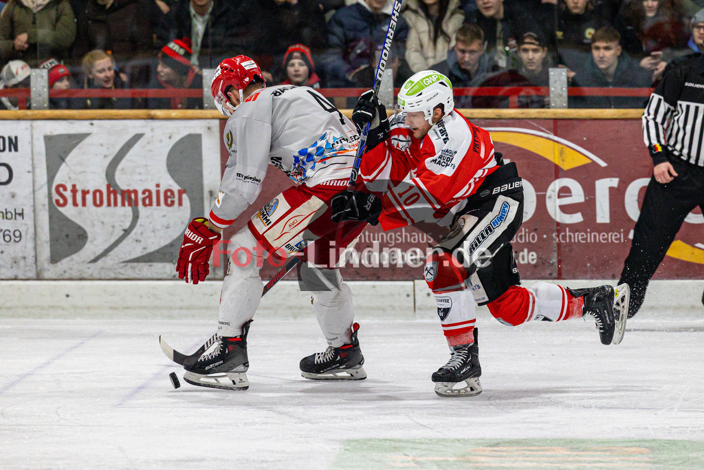 Halbfinale Spiel 1 TSV Peißenberg Miners vs TEV Miesbach | Eishockey Bayernliga Playoffs 2023/2024, Halbfinale Spiel 1 TSV Peißenberg Miners vs TEV Miesbach, 20240308,
Duell zwischen Johannes BACHER (TEV 4) und Jakob HEIGL (Miners 10),
2024-03-08 in Peißenberg (Eisstadion)
4 Johannes BACHER (TEV 4), 10 Jakob HEIGL (Miners 10)
Copyright: WolfgangxLindner foto-lindner.de