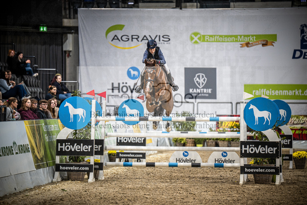 DOS_1773 | Entdecke hochwertige Reitturnierfotos von Foto Oger. Professionell, emotional und authentisch – jetzt Lieblingsmomente im Shop bestellen.Deutschlandweite Turnierfotografie. - Realisiert mit Pictrs.com