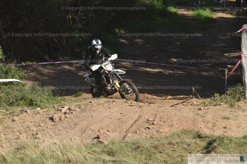 DSC_0300 | Sportfotografie , Motorsport, Motoross, Reitsport, Mointainbike, Enduro,
Landschaft , Outdoor, Eventfotografie, Landschaft, Bilder online bestellen - Realisiert mit Pictrs.com