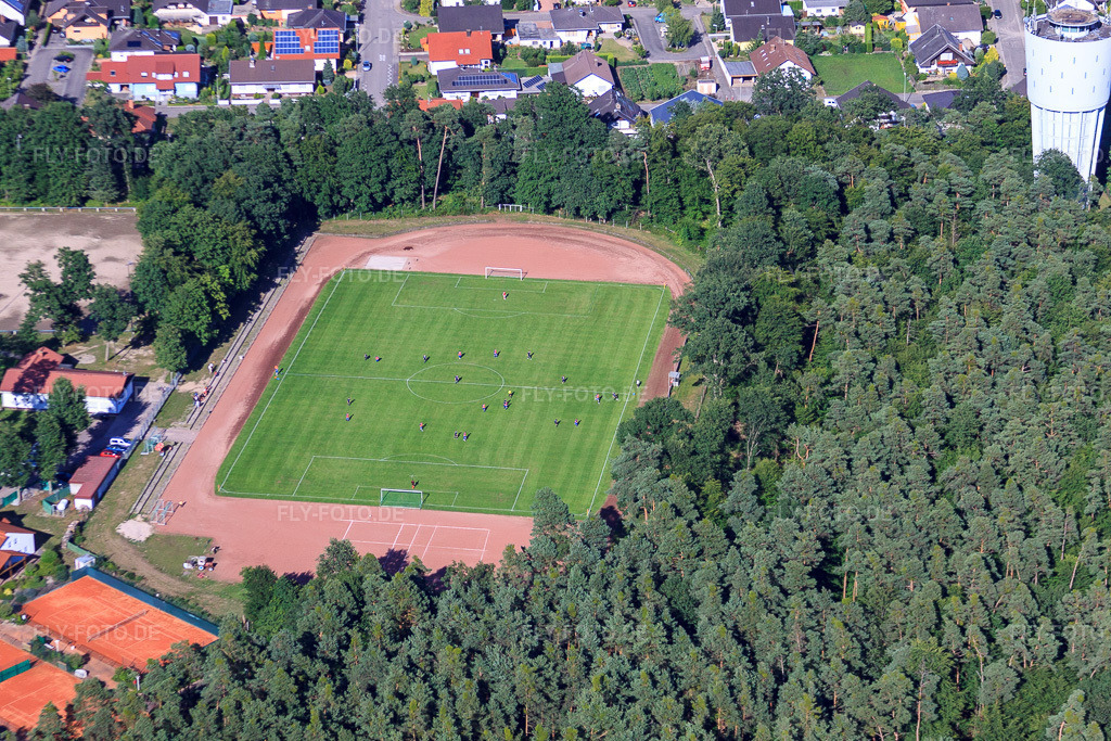 Luftbild: Fussballplatz in Hatzenbühl im Bundesland Rheinland-Pfalz in Deutschland. Foto: IMG_30697.jpg vom 31.07.2010 durch Werner Riehm/FLY-FOTO.de