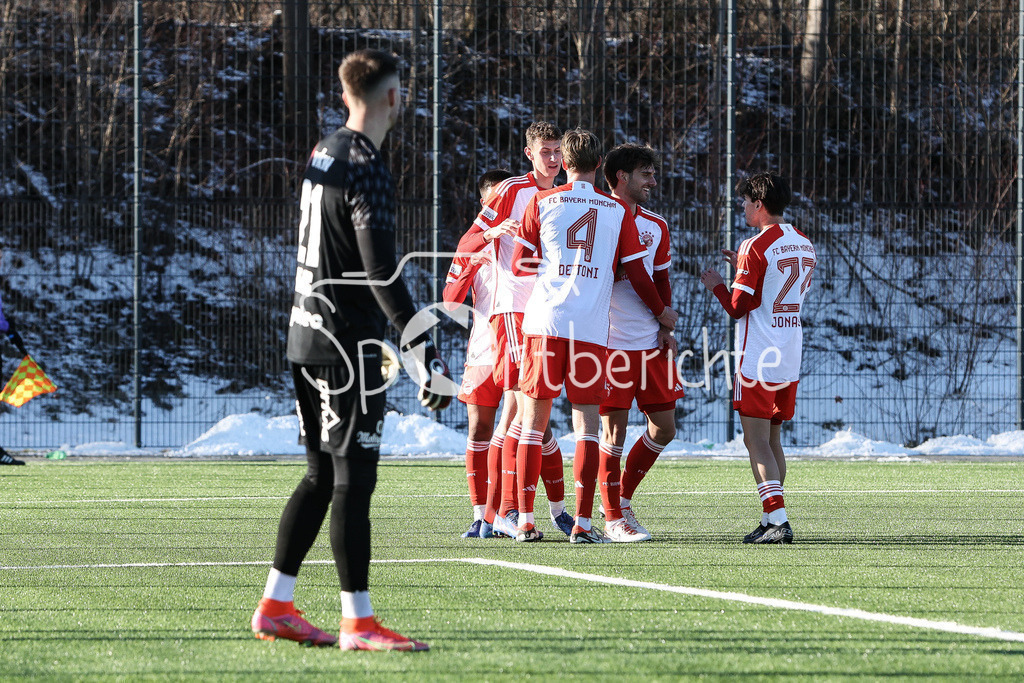 FC Bayern Amateure - SC Austria Lustenau | Jubel der Amateure nach dem Treffer zum 1-0 durch Benedikt WIMMER (FCB #12) / Freude / Tor / Torschuetze