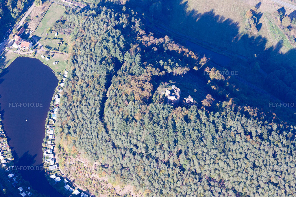 Luftbild: Dahn, Campingplatz Neudahner Weiher in Dahn im Bundesland Rheinland-Pfalz in Deutschland. Foto: IMG_095232.jpg vom 16.10.2016 durch Werner Riehm/FLY-FOTO.de