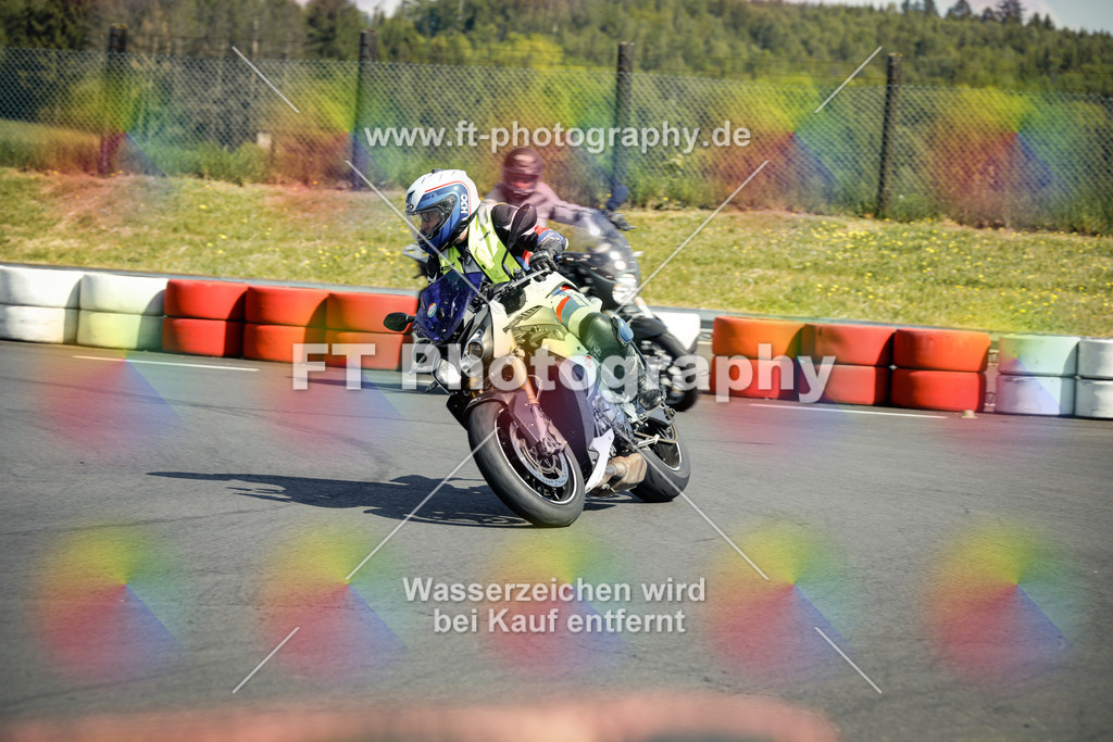 OBK_Mai_Martina_Markus-10493 | Hier findet Ihr Bilder von Touristenfahrten auf der Nürburgring Nordschleife oder von anderen Veranstaltungen die ich besucht habe. Viel Spass beim Durch Schauen 