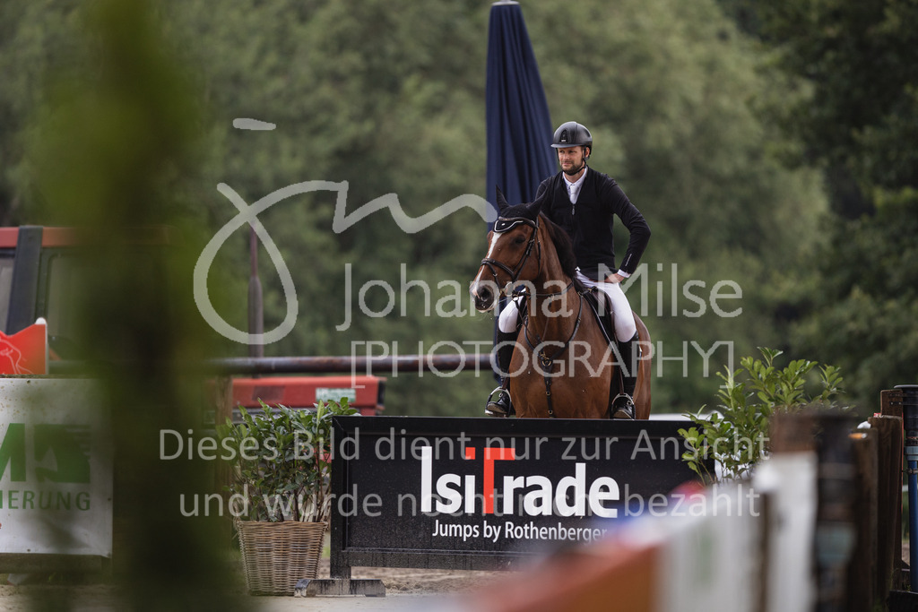 230730_BHO_M2-Spr_1-402 | Deine schönsten Turniermomente als professionelle Fotos! Entdecke hochwertige Pferdesport-Fotografie im Online-Shop. Jetzt Fotos finden & bestellen!