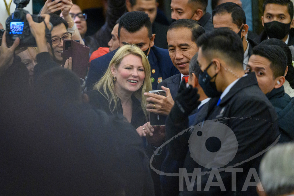 _DWA5468 | Welcoming Jokowi Widodo's arrival by the Indonesian people at Kastens Luisenhof Hotel in the context of the opening of Hannover Messe with Indonesia as Country Partner. Hannover, 15.04.2023 - Realisiert mit Pictrs.com