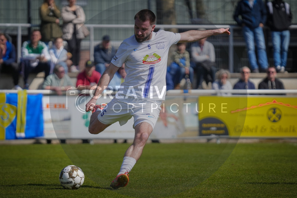 Fußball, Herren, Saison 2025/2026, Regionalliga Nordost, 29. Spieltag, FSV 63 Luckenwalde vs. FC Eilenburg, Samstag 11.04.2026, Werner-Seelenbinder-Stadion Luckenwalde, | Fußball, Herren, Saison 2025/2026, Regionalliga Nordost, 29. Spieltag, FSV 63 Luckenwalde vs. FC Eilenburg, Samstag 11.04.2026, Werner-Seelenbinder-Stadion Luckenwalde, Im Bild: Adrian Jarosch (Eilenburg) - Realisiert mit Pictrs.com