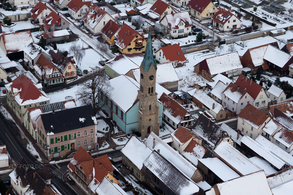 Luftbild: evang. Kirche, Rathaus in Erlenbach bei Kandel im Bundesland Rheinland-Pfalz in Deutschland. Foto: IMG_23819.jpg vom 16.01.2010 durch Werner Riehm/FLY-FOTO.de