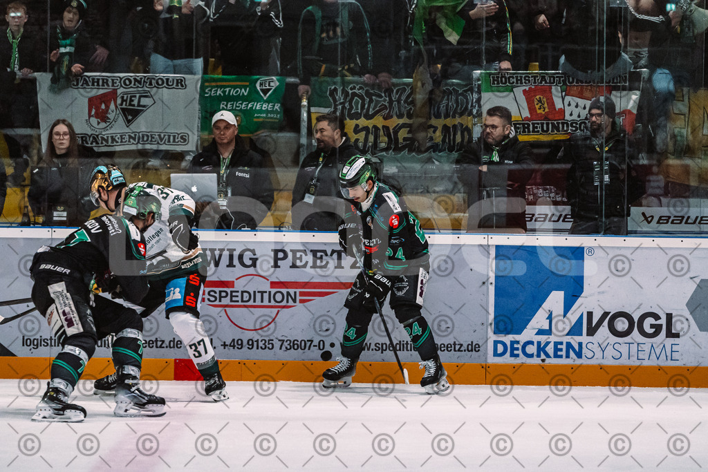 Alligators_vs_Erding_12_12_2025-090 | Höchstadt Alligators Fotogalerie: Eishockey-Action aus Franken. Professionelle Spielfotos, Portraits & Stadionbilder zum Download. Jetzt entdecken! - Realisiert mit Pictrs.com
