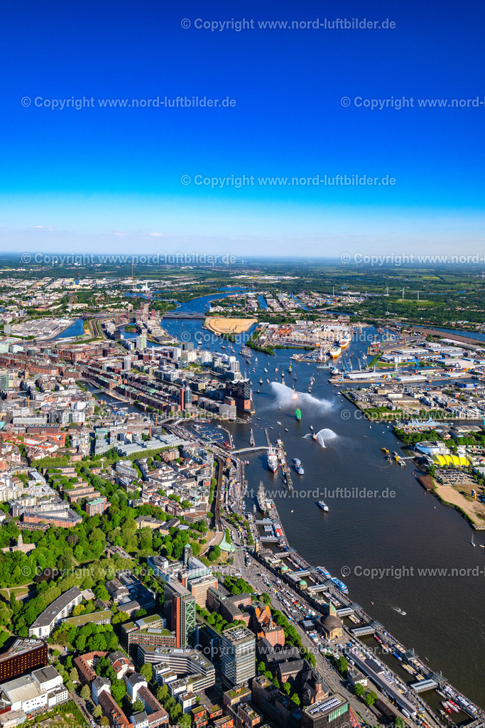 Hamburg_Hafengeburtstag_Auslaufparade_ELS_8362110525 | HAMBURG 09.05.2025 Auslaufparade Hamburger Hafengeburtstag in Hamburg, Deutschland. // Parade Harbor Birthday in Hamburg Germany. Foto: Martin Elsen
