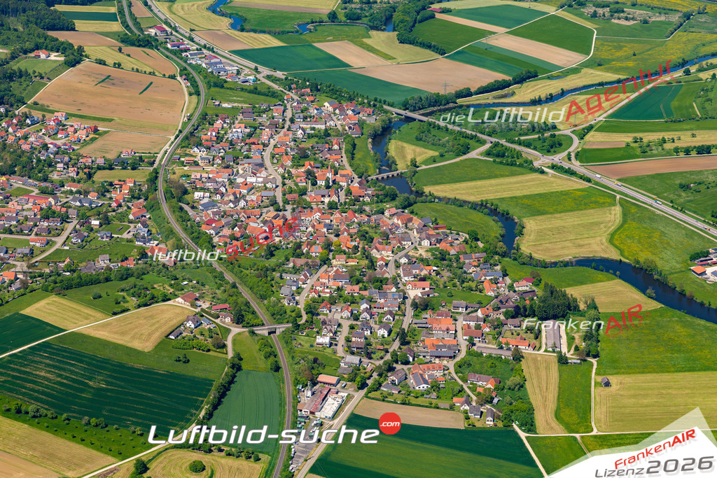 Die Luftaufnahme Ebermergen - Harburg wurde 2021 mittels Flugzeug (keine Drohne) erstellt. Hohe Auflösung -für große Poster und Wandbilder geeignet!