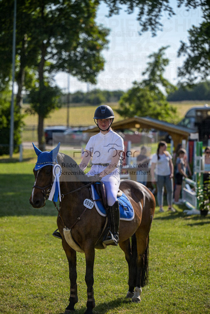Reitturnier Voxtrup | Entdecke hochwertige Reitturnierfotos von Foto Oger. Professionell, emotional und authentisch – jetzt Lieblingsmomente im Shop bestellen.Deutschlandweite Turnierfotografie. - Realisiert mit Pictrs.com